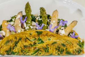 Photo de recette d'omelette, oeufs,  asperges, épinards, légumes, sauge, facile, rapide, léger, végétarien,  de  Kilomètre-0, blog de cuisine réalisée à partir de produits locaux et issus de circuits courts
